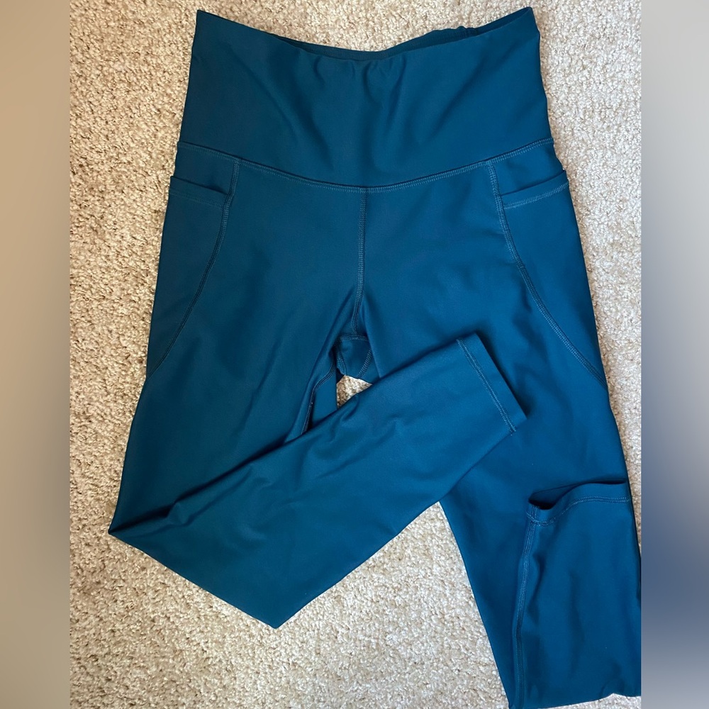 Old Navy High-Waisted Powersoft 7/8 Pocket Leggings